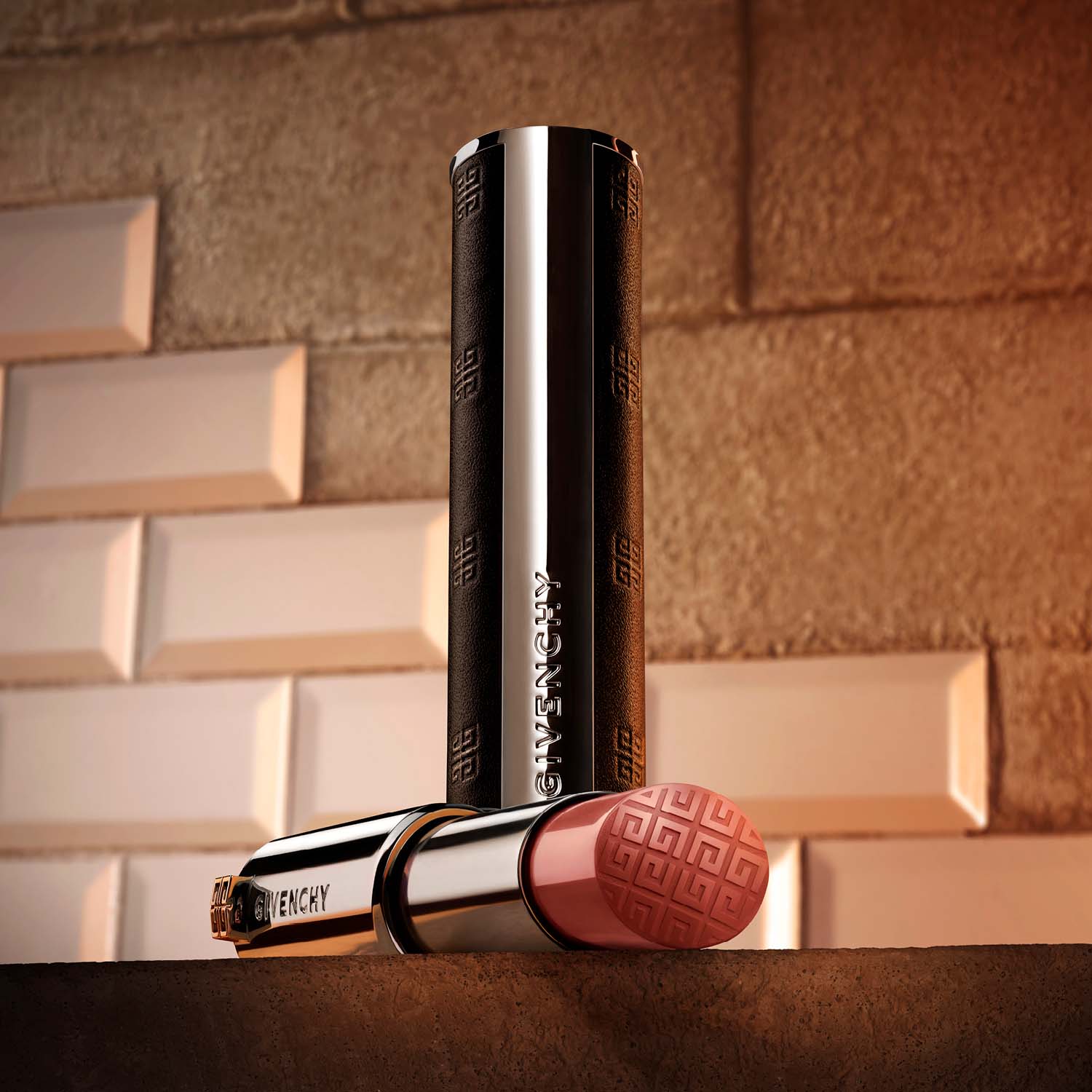 LE ROUGE INTERDIT SATÍN LABIAL SEMI MATE DE GIVENCHY (LABIAL EN BARRA CON ACABADO SATINADO)